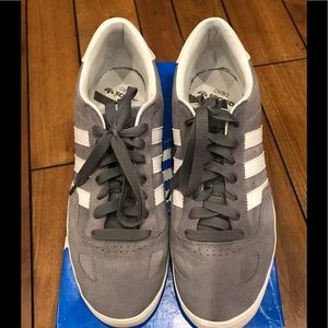 Men’s Adidas Tennis Shoe